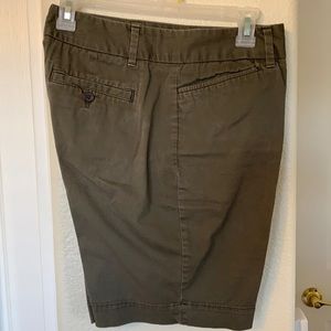 The Limited Drew Fit Olive Women’s Shorts Size 8